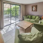 2 Bedroom Cozy In Saint-laurent-de-la-ca