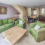 Nyaraló 2 Bedroom Cozy In Saint-laurent-de-la-ca