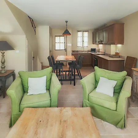 2 Bedroom Cozy In Saint-laurent-de-la-ca